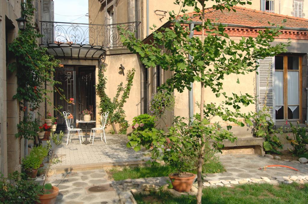 Готель La Maison De Mariecamille Saint-Germain-Lembron Екстер'єр фото