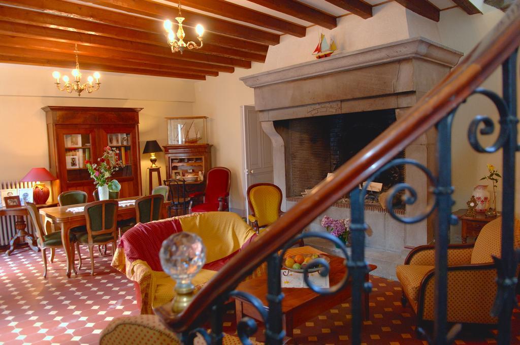 Готель La Maison De Mariecamille Saint-Germain-Lembron Екстер'єр фото
