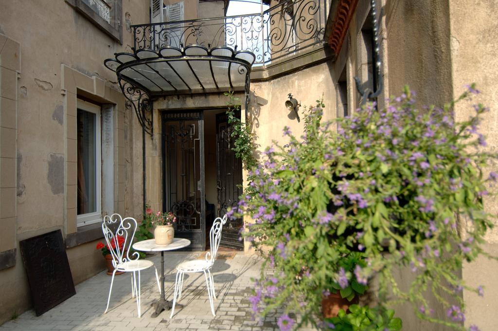 Готель La Maison De Mariecamille Saint-Germain-Lembron Екстер'єр фото