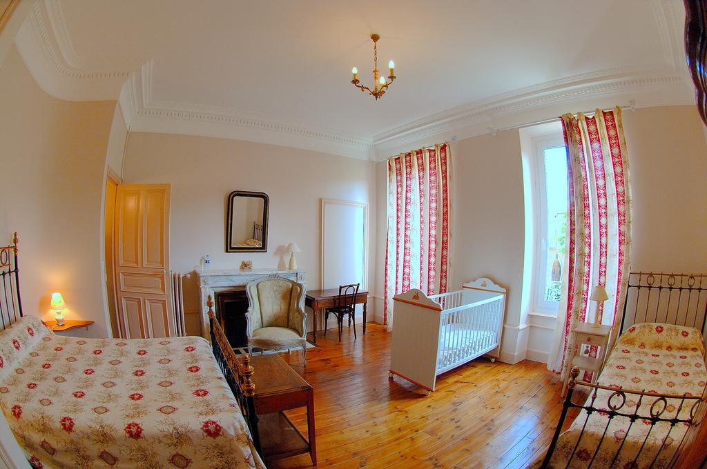 Готель La Maison De Mariecamille Saint-Germain-Lembron Екстер'єр фото